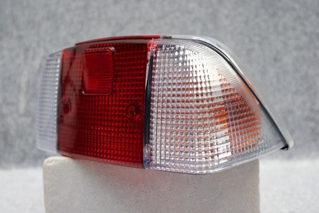 テール ランプ 紅白×銀 CBX550F　ユニット レンズ付き ハーフ　新品CBX400FCBX550F