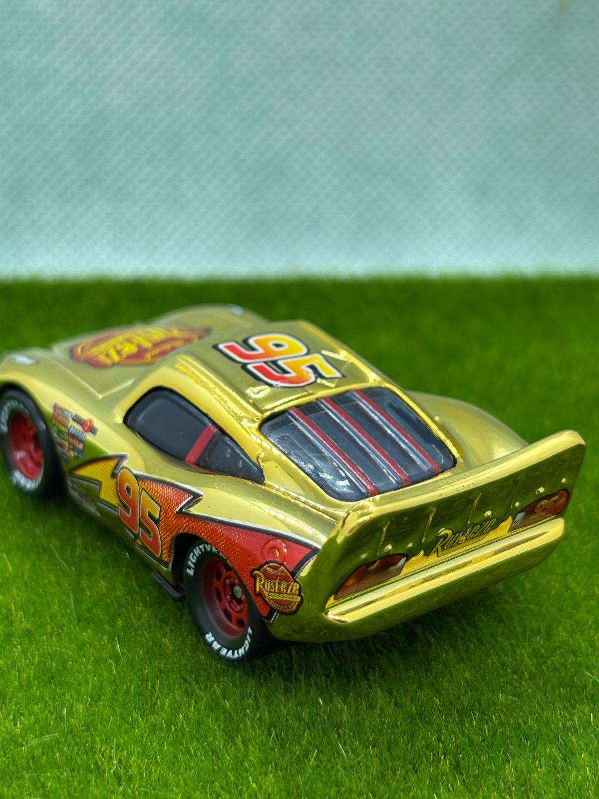 新品】カーズ ミニカー ライトニングマックィーン95 ゴルド 金 - メルカリ