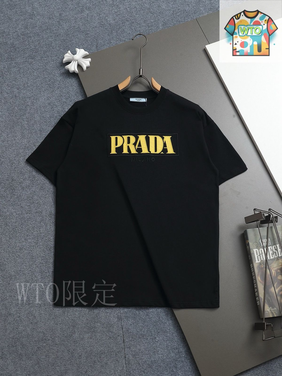 超美品PRADA ブラック Tシャツ Sサイズ クマ刺繍 今日特価】PRADA プラダ ロゴ刺繍 寛版型 T - メルカリ