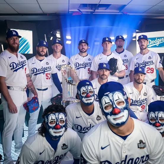 LA Dodgers Official Mister Cartoon x Los Angeles Dodgers Mask WWW_IBETON_RU