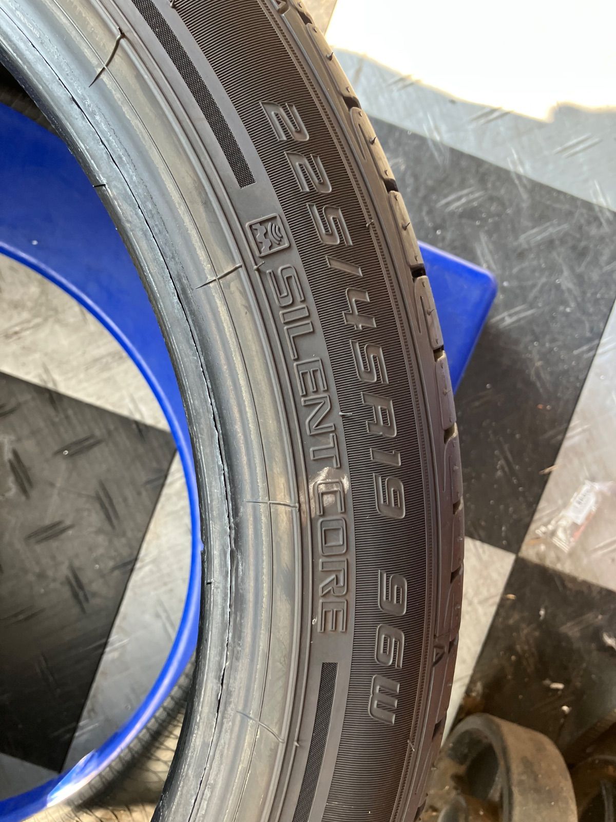 送料無料! 新品特価! DUNLOP（ダンロップ） LE MANS V＋（ルマンファイブプラス） 225/40R18 92W XL 中古 215⁄60R16 DUNLOP ダンロップ LE MANS V+ 2本 2024年製 7,4ミリ