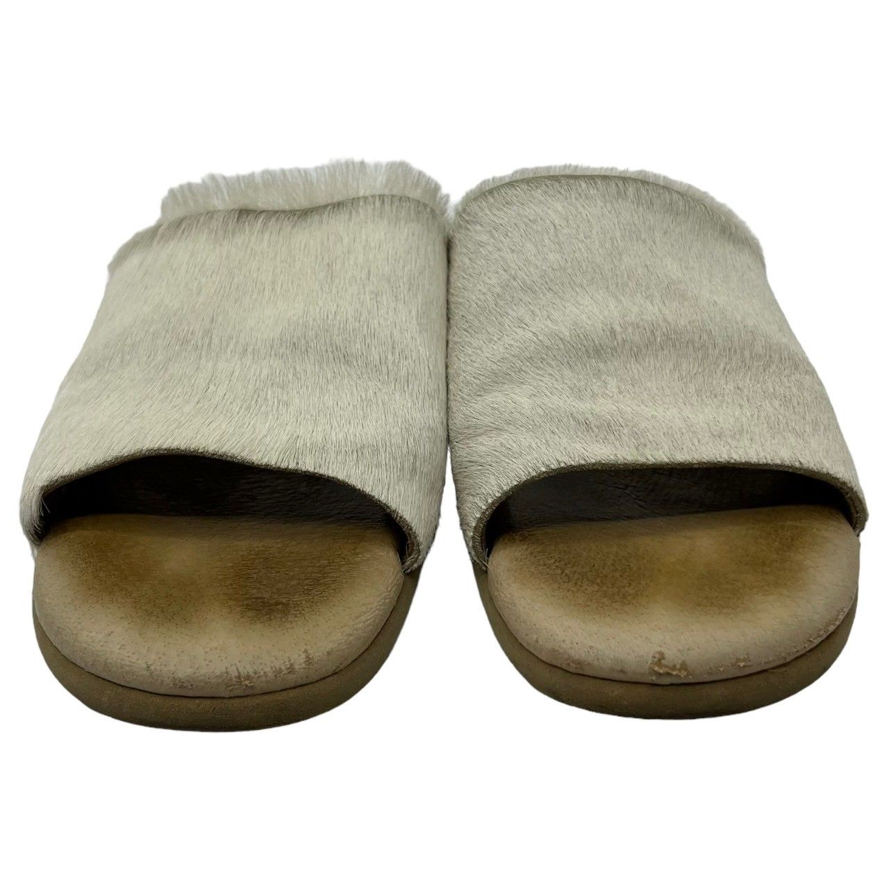 ★美品★que shoes キュー　ハラコサンダル　25cm que(キュー) ハラコサンダル アイボリー - メルカリ