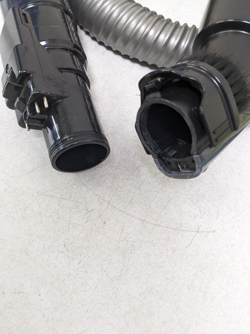 TOSHIBA VC-CF31-R サイクロン式掃除機 2022年製 ヘッド無し TOSHIBA