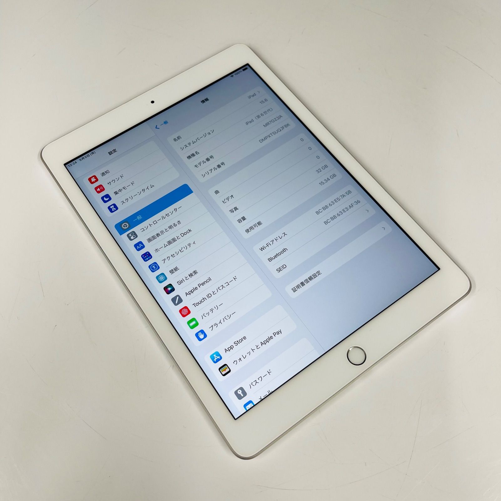 02 Ipad 第6世代 32GB WIFI MR7G2J/A