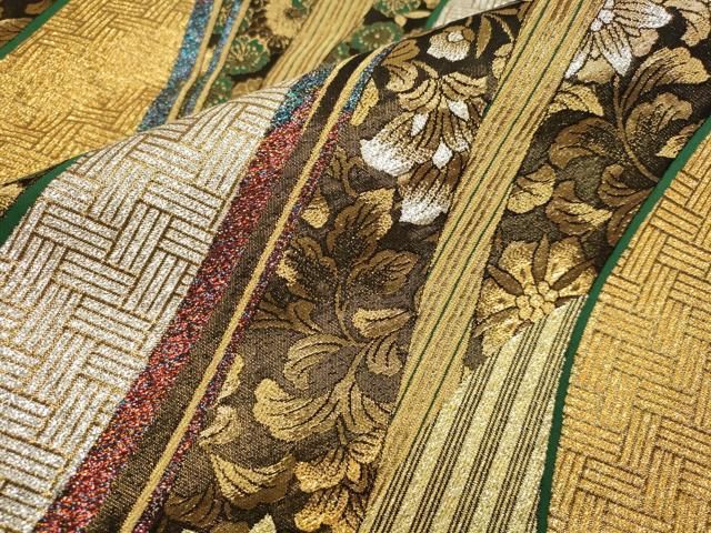 つ えっと袋帯 花柄 六角形 金ベース 平和屋着物▽六通柄袋帯 線調花舞錦 草花文 黒地 金銀糸 正絹