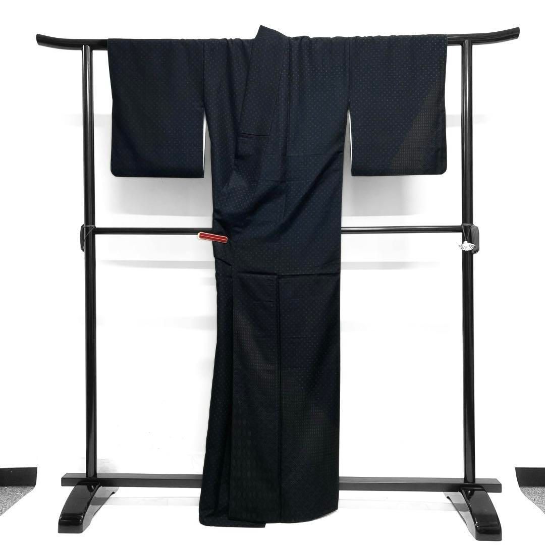 岩井友見　付け下げ　紬　鱗　菱　小花　ブラック　黒地　着物　032a d 岩井友見 付け下げ 紬 鱗 菱 小花 ブラック 黒地 着物 032a d