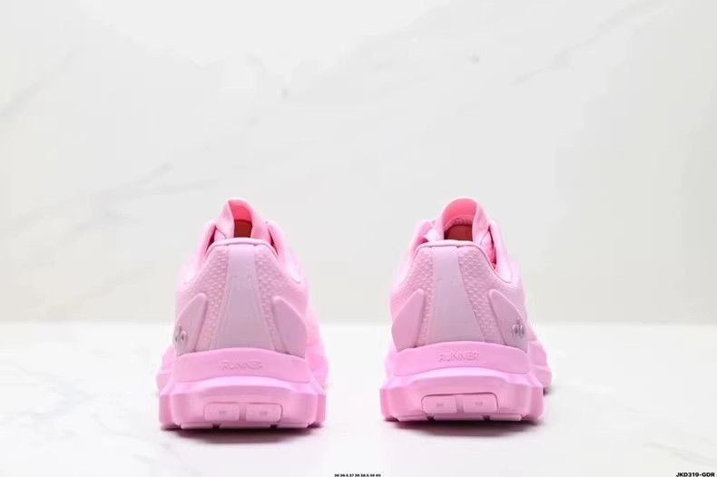 新品未使用】ALO Yoga Alo Runner アローヨガ アローランナー