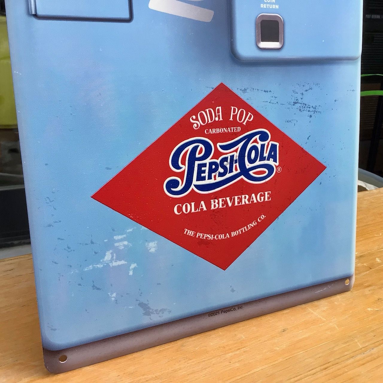 新品 ダイカットエンボスメタルサイン ブリキ看板 ペプシコーラ ライト 