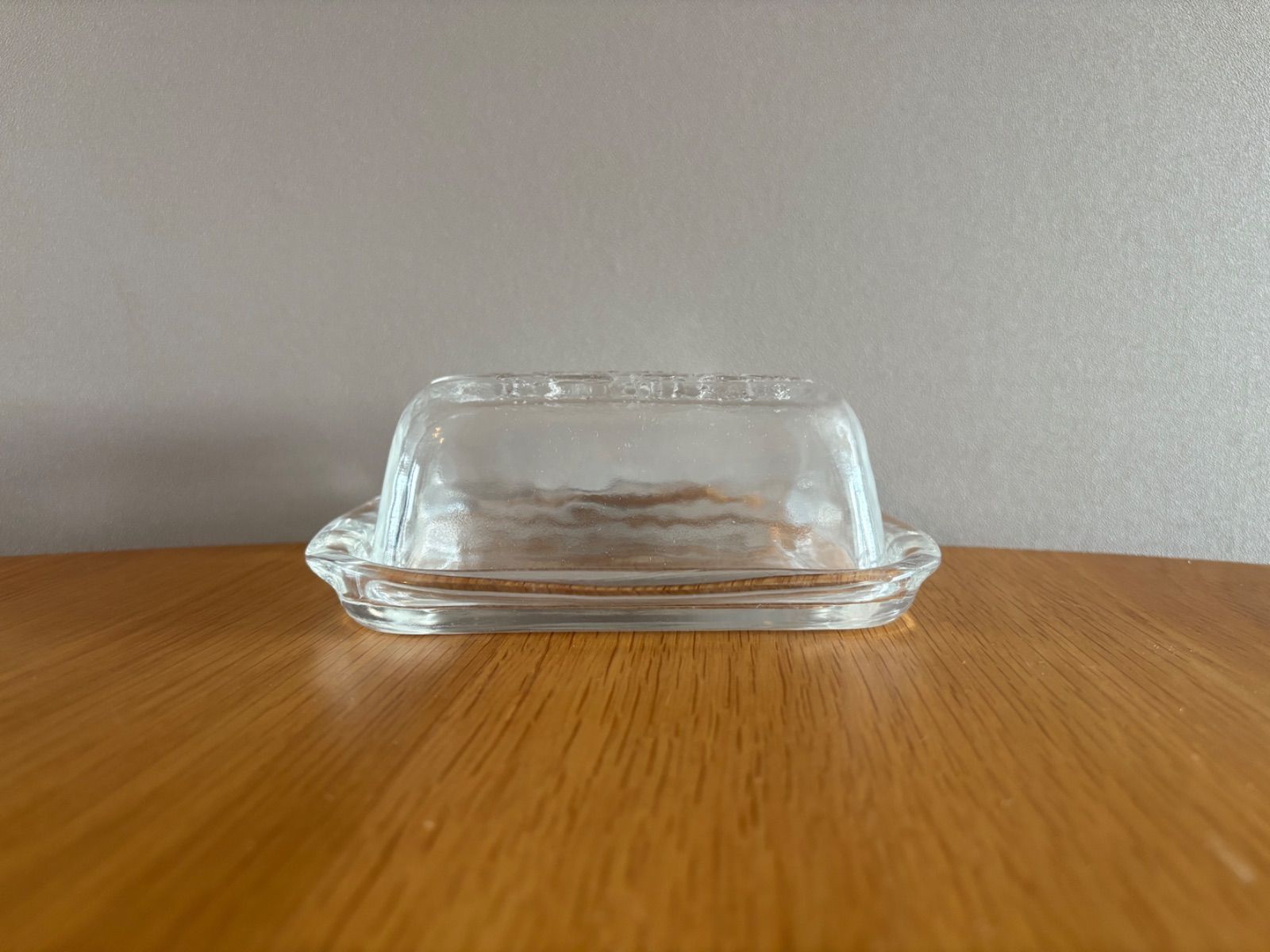 ドイツの古いガラスのバターケース