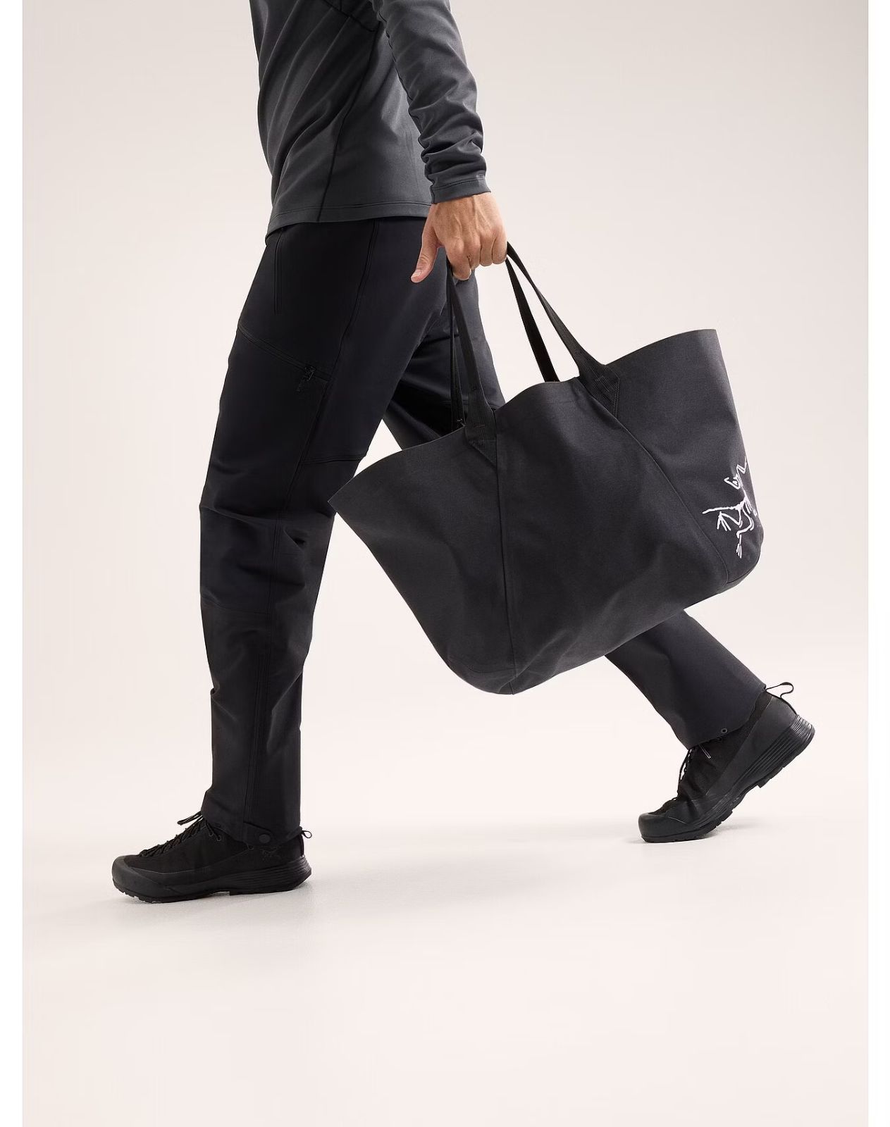 海外最新 早い者勝ち！ ARC'TERYX メルカリ - 運動 トラベル  ブラック ユニセックス TOTE GEAR 45 CARRIER ハンドバッグ トートバッグ アークテリクス バッグ