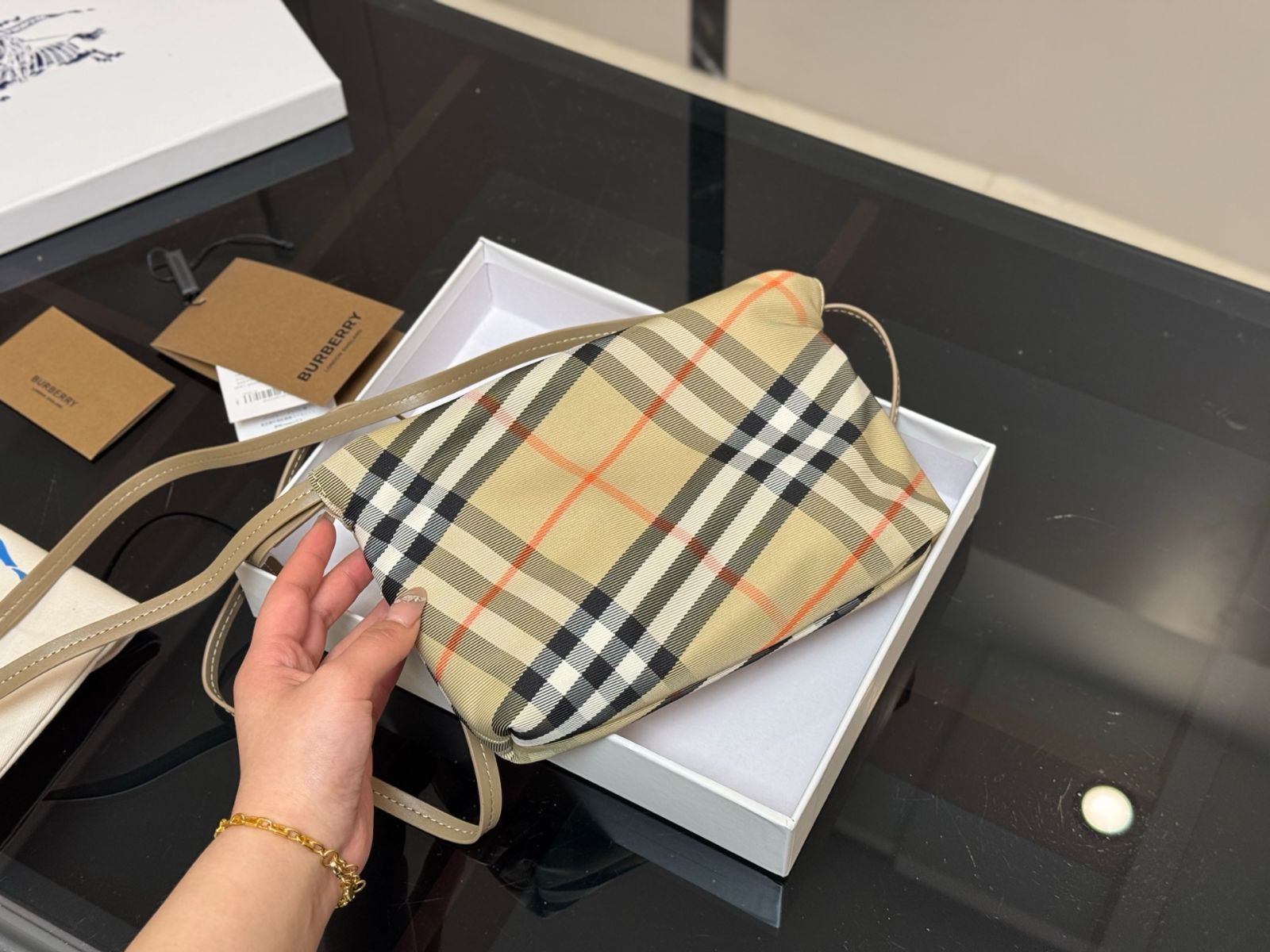 今日特価】Burberry バーバリー クラウドバッグ トレンチ風