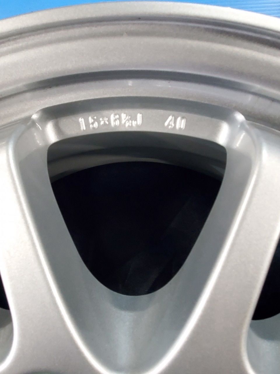 新車外し】50プリウス純正15インチ➁ 50プリウス 純正ホイール タイヤ