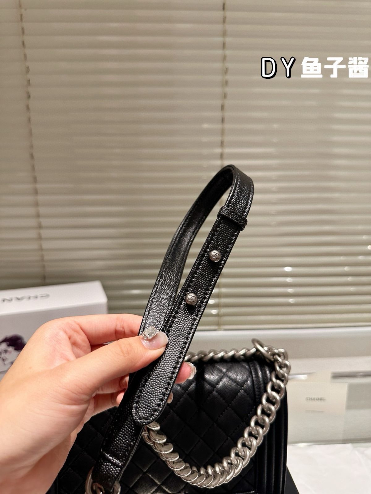 leboy miniミニショルダーバッグ 今日特価】CHANEL 23A Leboy ミニバッグ ライチレザー（26cm