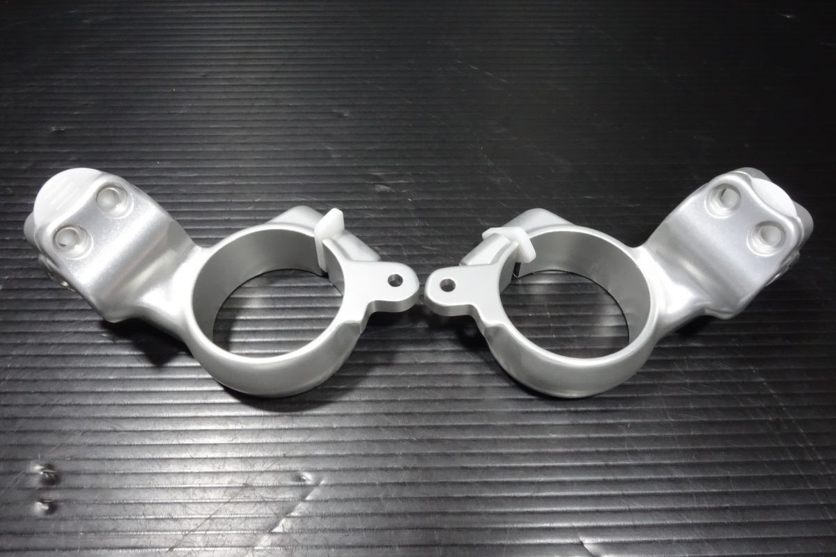 ハンドル ステー マウント ブラケット クランプ ホルダー 左右セット スラクストン1200R トライアンフ 純正 TRIUMPH THRUXTON R20250825