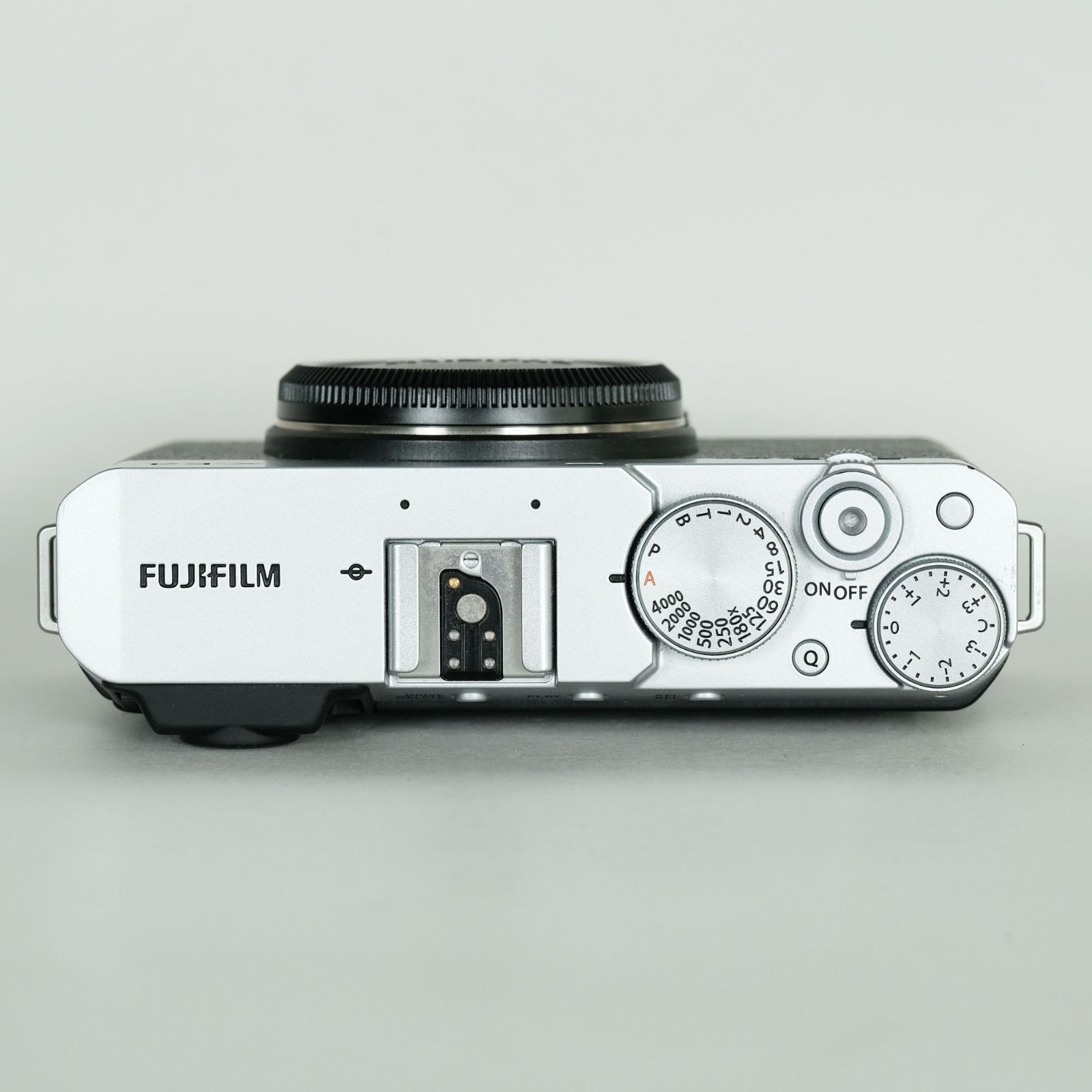 FUJIFILM X-E4 デジタル一眼レフ(シャッター数797枚) FUJIFILM X-E4 デジタル一眼レフ(シャッター数797枚)