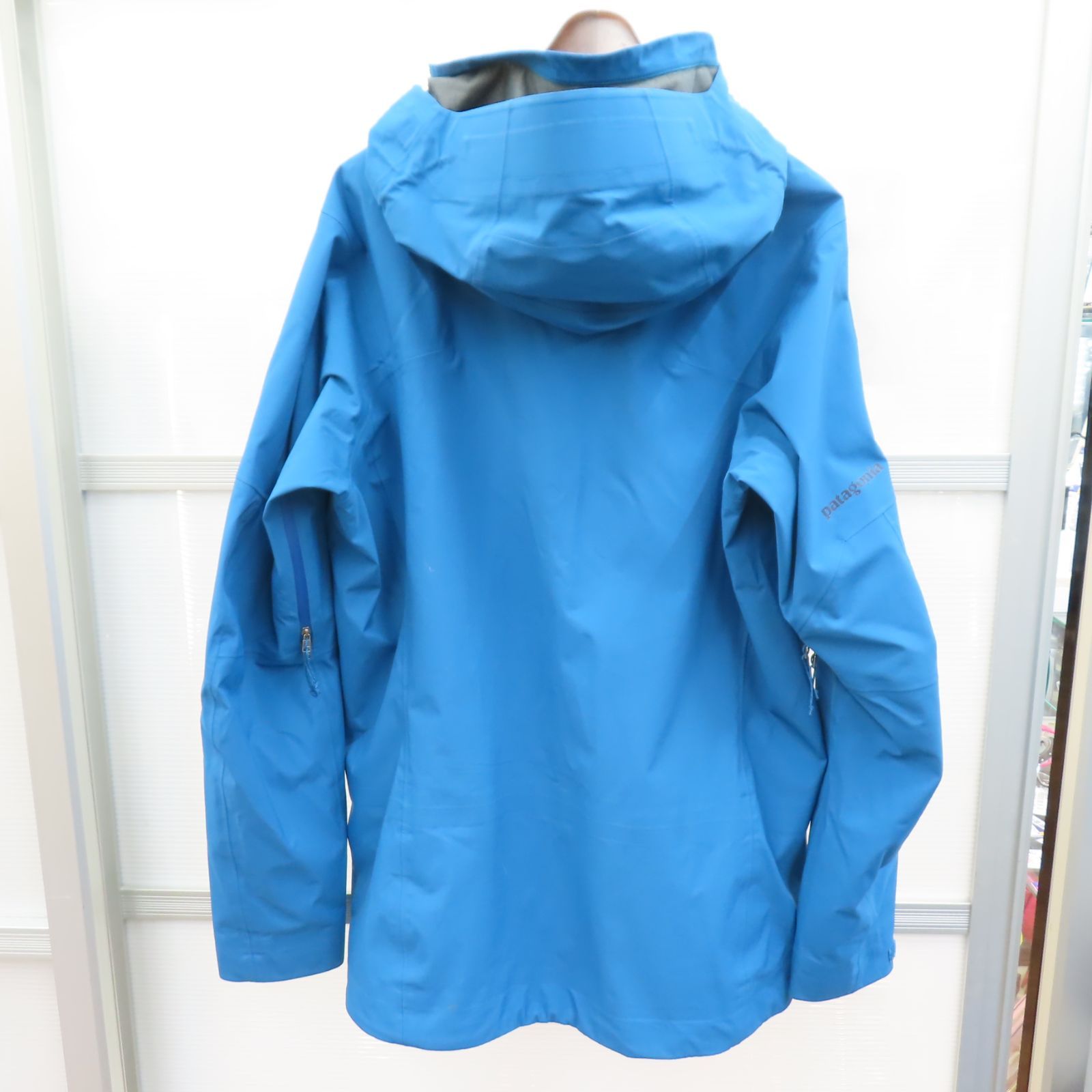 新品未使用　patagonia パタゴニア　防水　ジャケット パタゴニア」の今買えば夏も活躍する黒名品3選。最強に涼しいT
