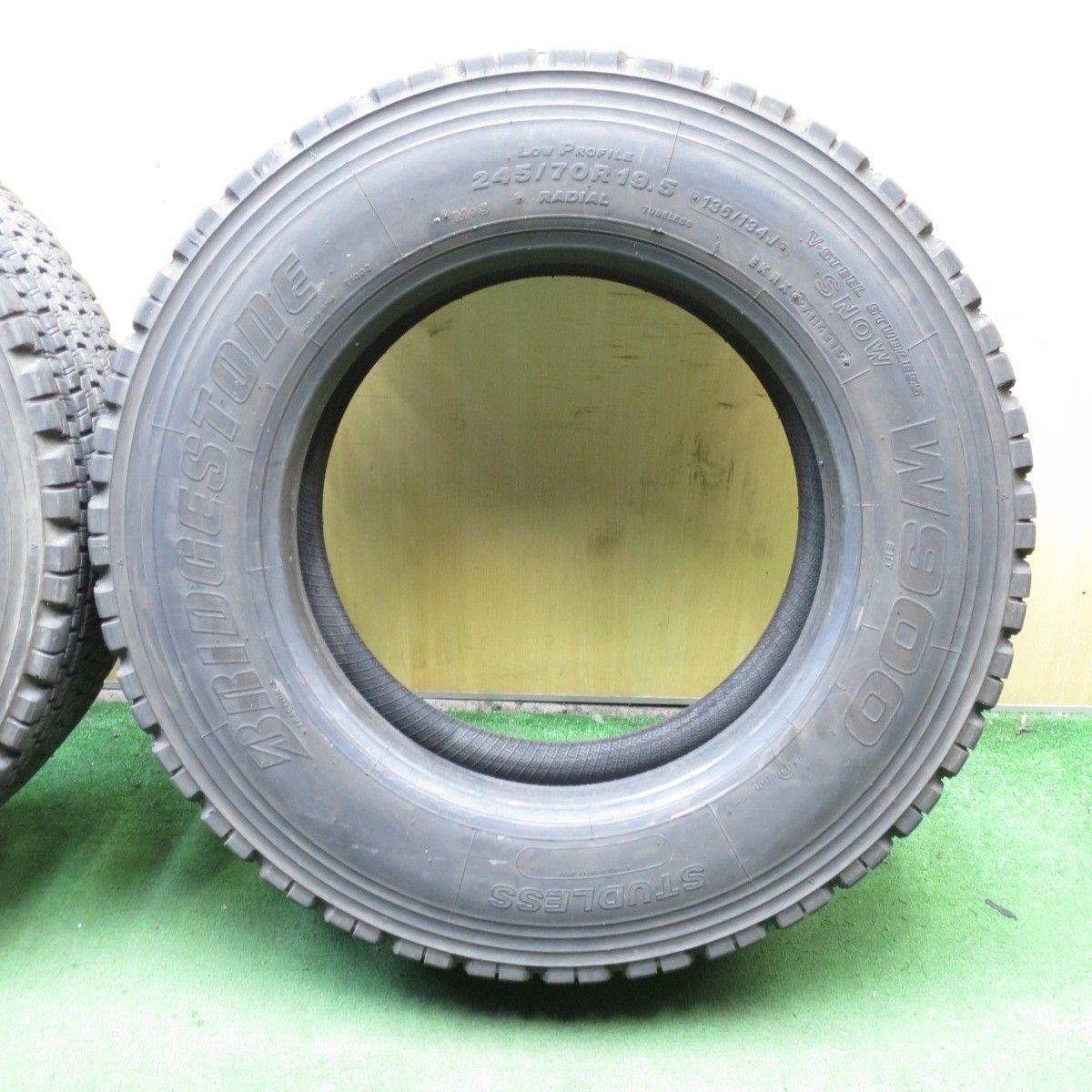 2本価格☆トラック タイヤ 245/70R19.5 136/134J スタッドレス