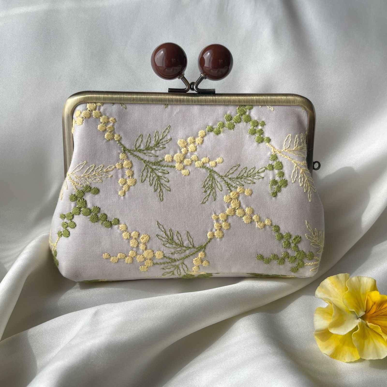 ゆりな様専用♡ミモザの刺繍♡カラー玉 がま口ポーチ - 妖精たちの家