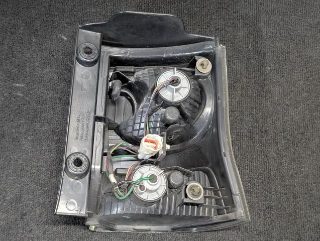 Z1853-R4]L375S L385S タント カスタム 後期 純正 テール 左右 セット