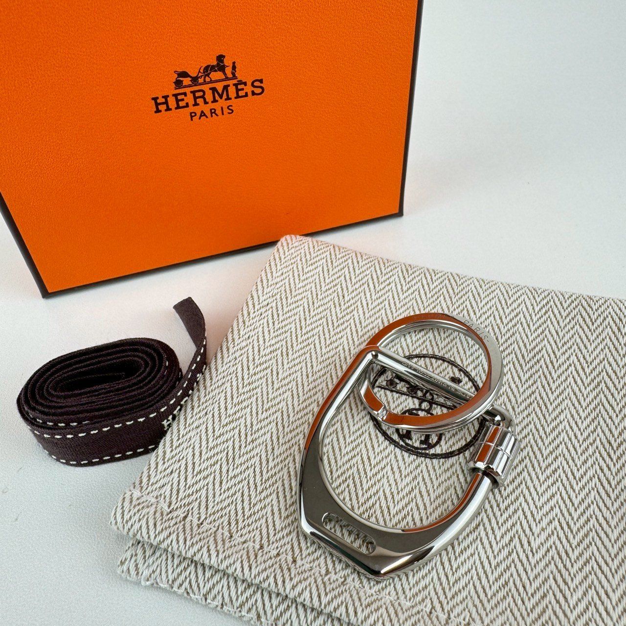 新品未使用　HERMES エルメス　キーホルダー　エトリエ　シルバー　キーリング エルメス エトリエ キーリング HERMES ヴィンテージ シルバー 馬具