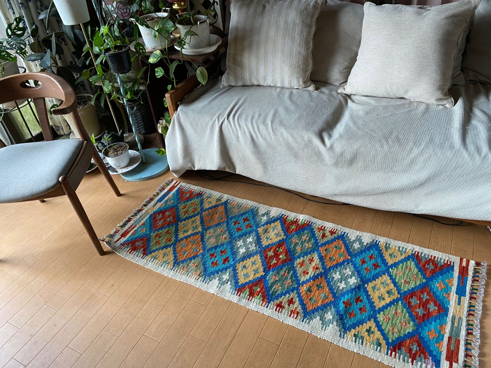 手織りアフガニスタンキリムとても素敵です ちょっとしたスペースに