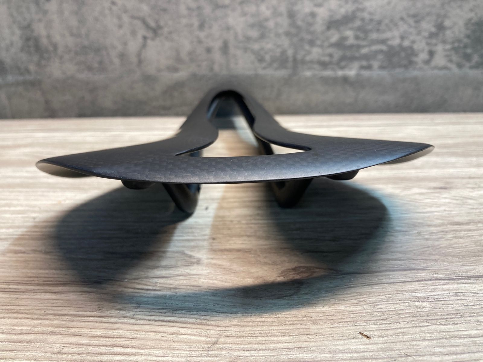 TNI カーボンフライサドル LiteFly カーボンサドル | TRISPORTS