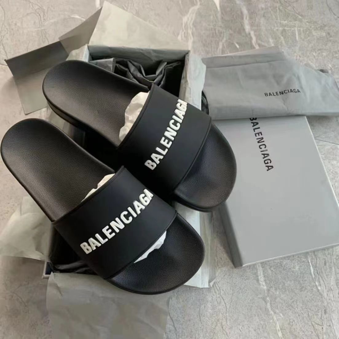 バレンシアガサンダル黒ブラック