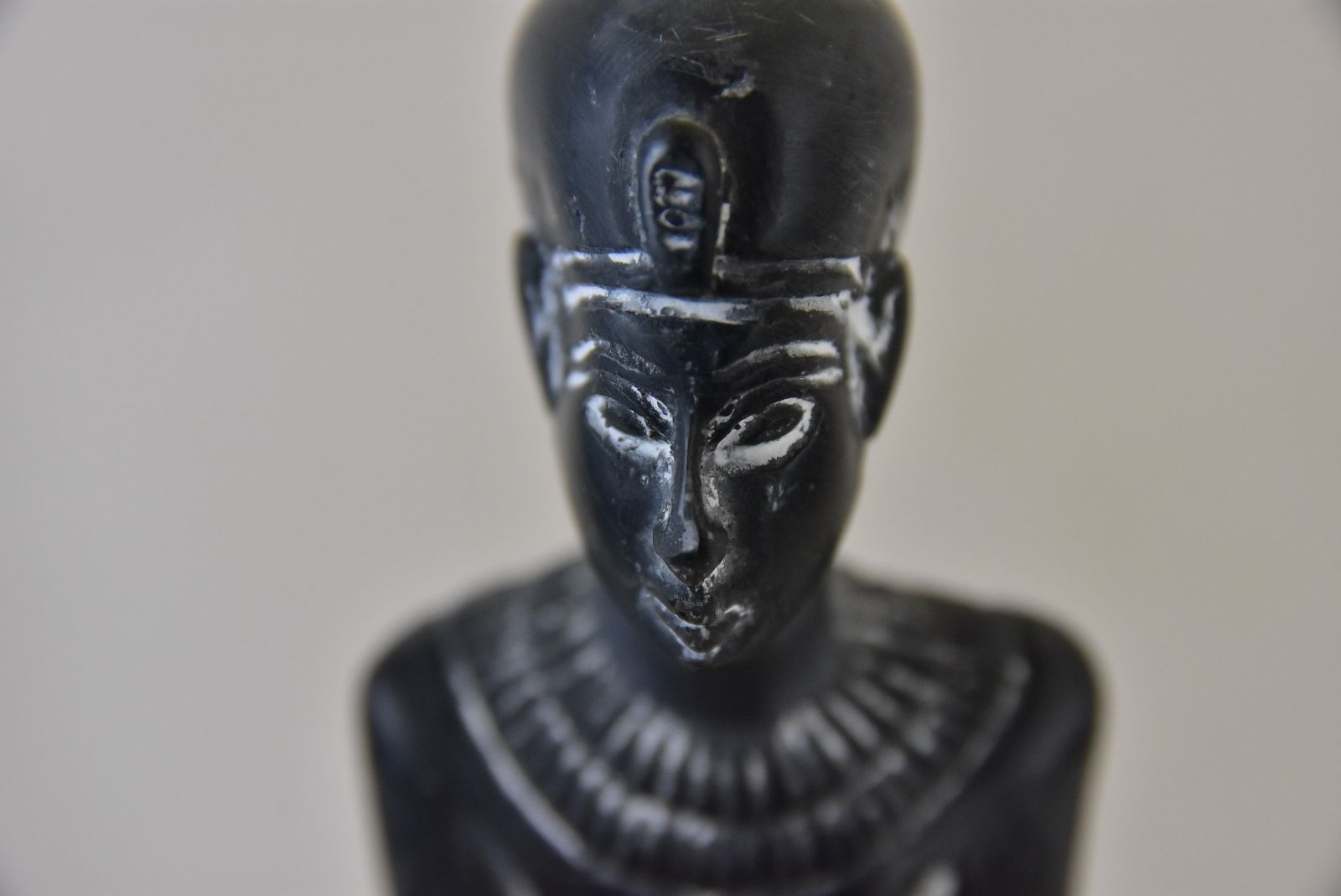 古代エジプト神 ホルス神 彫像 アンティーク ゴールド ミニ 高さ 約9.5cm エジプト製 太陽神ラー ツタンカーメン 贈り物 輸入品 古代エジプト神  置物フィギュア像レプリカ- エジプシャンスーク｜エジプトお土産雑貨アクセサリー・エジスク エジプト ツタンカーメン像 置物