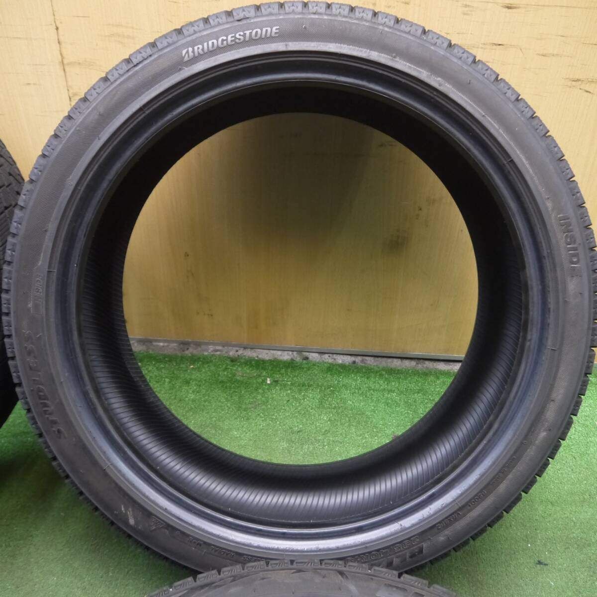 数量限定で特別販売。 バリ溝 21年 9.5分 スタッドレス 235 40R19 ブリヂストン ブリザック VRX3 タイヤ クラウン カムリ等 4022904KKスタ