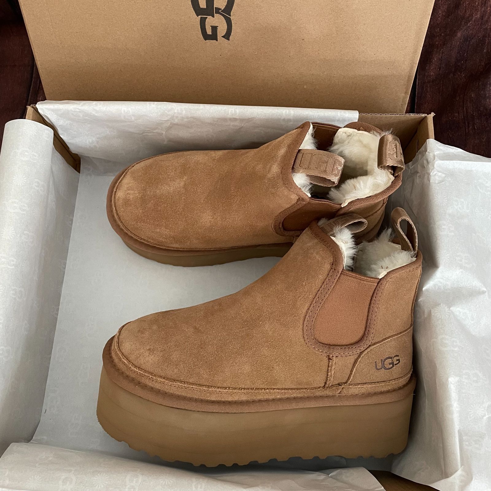 通販販売美品UGG アグ ニューメル プラットフォーム チェルシー 厚底ブーツ24 靴