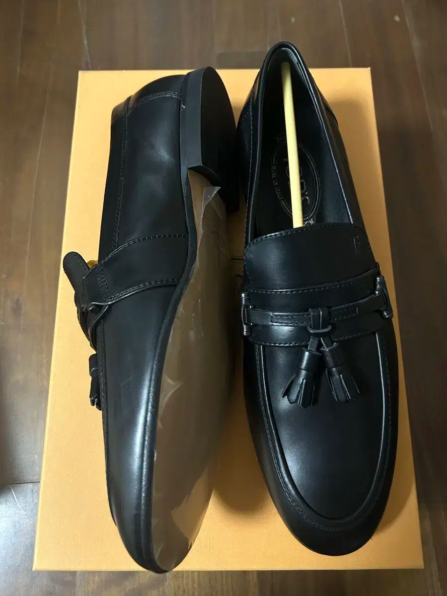 TOD'S タッセル付きローファー 黒 美品】TOD'S タッセルローファー 黒