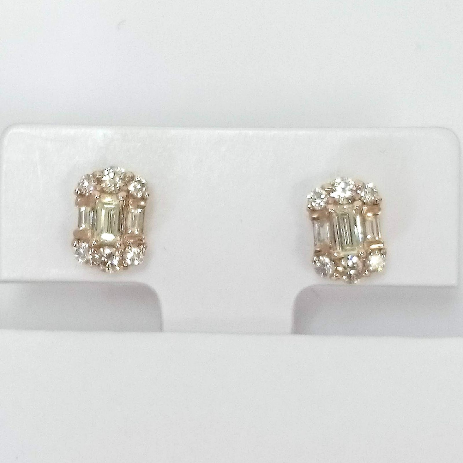 信頼 ダイヤモンドピアス 新品 テーパー フラワー ダイヤモンド 0.4ct