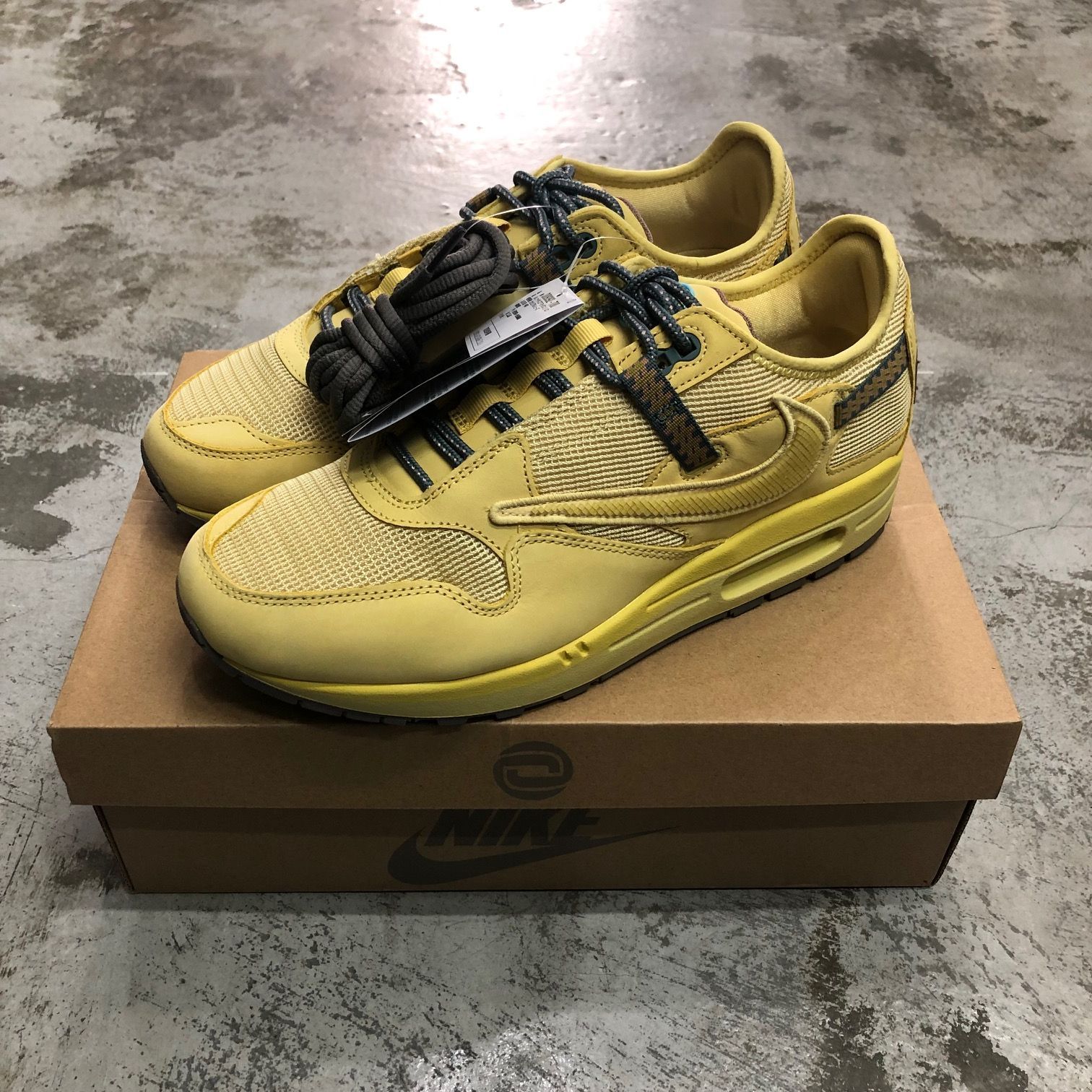 国内正規 新品 Travis Scott Nike Air Max 1 CACT.US Gold コラボ エアマックス1 スニーカー カクタス ゴールド  ナイキ トラビススコット 28cm 73897A1 - メルカリ