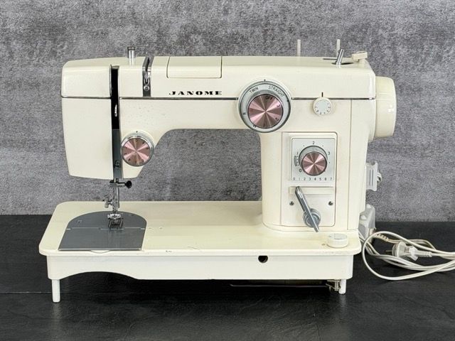 ジャノメ ミシン JANOME 電動ミシン フットペダル付き 802 未チェック | 514508