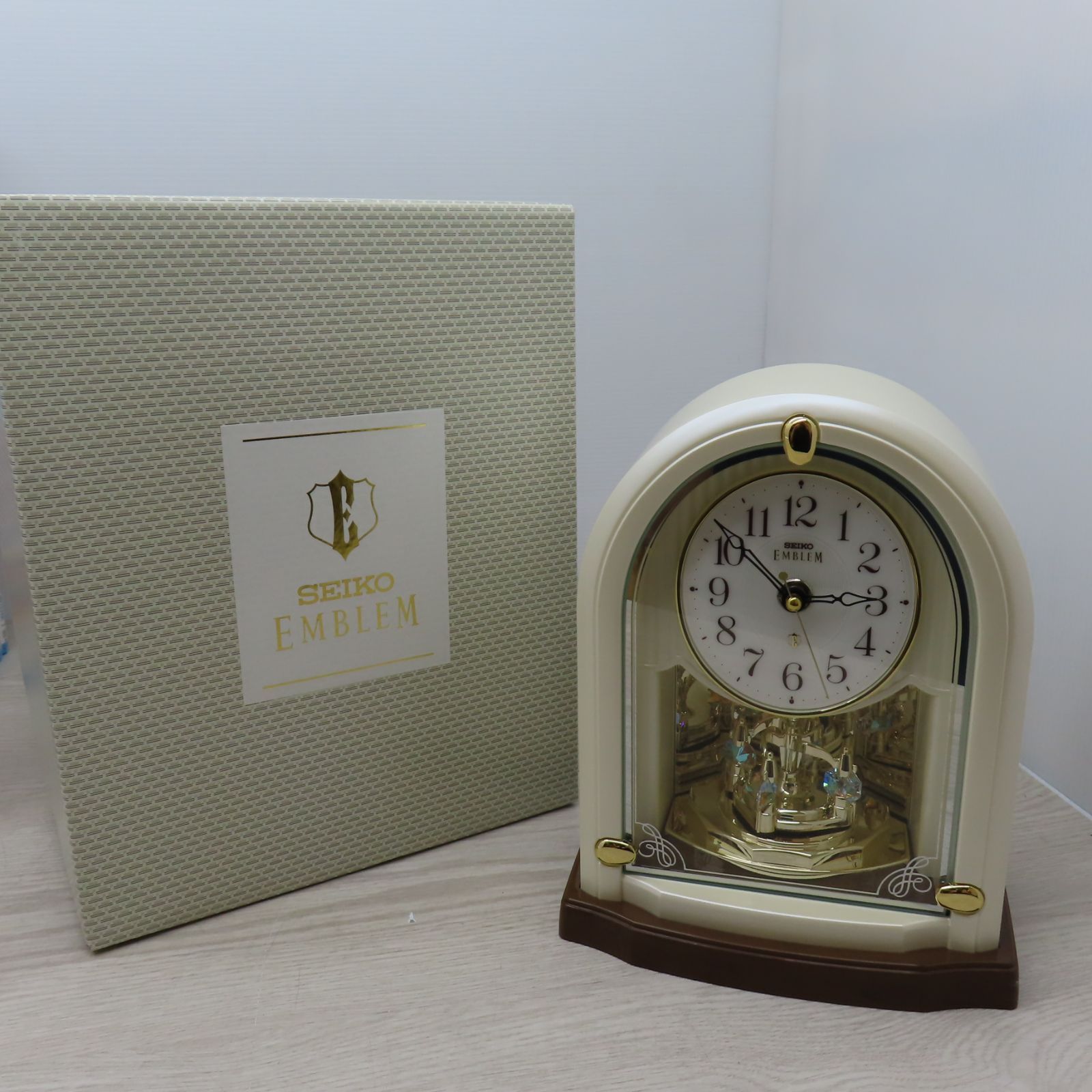 美品】SEIKO CLOCK EMBLEM 置き時計 クリスタル (B11-41) - メルカリ
