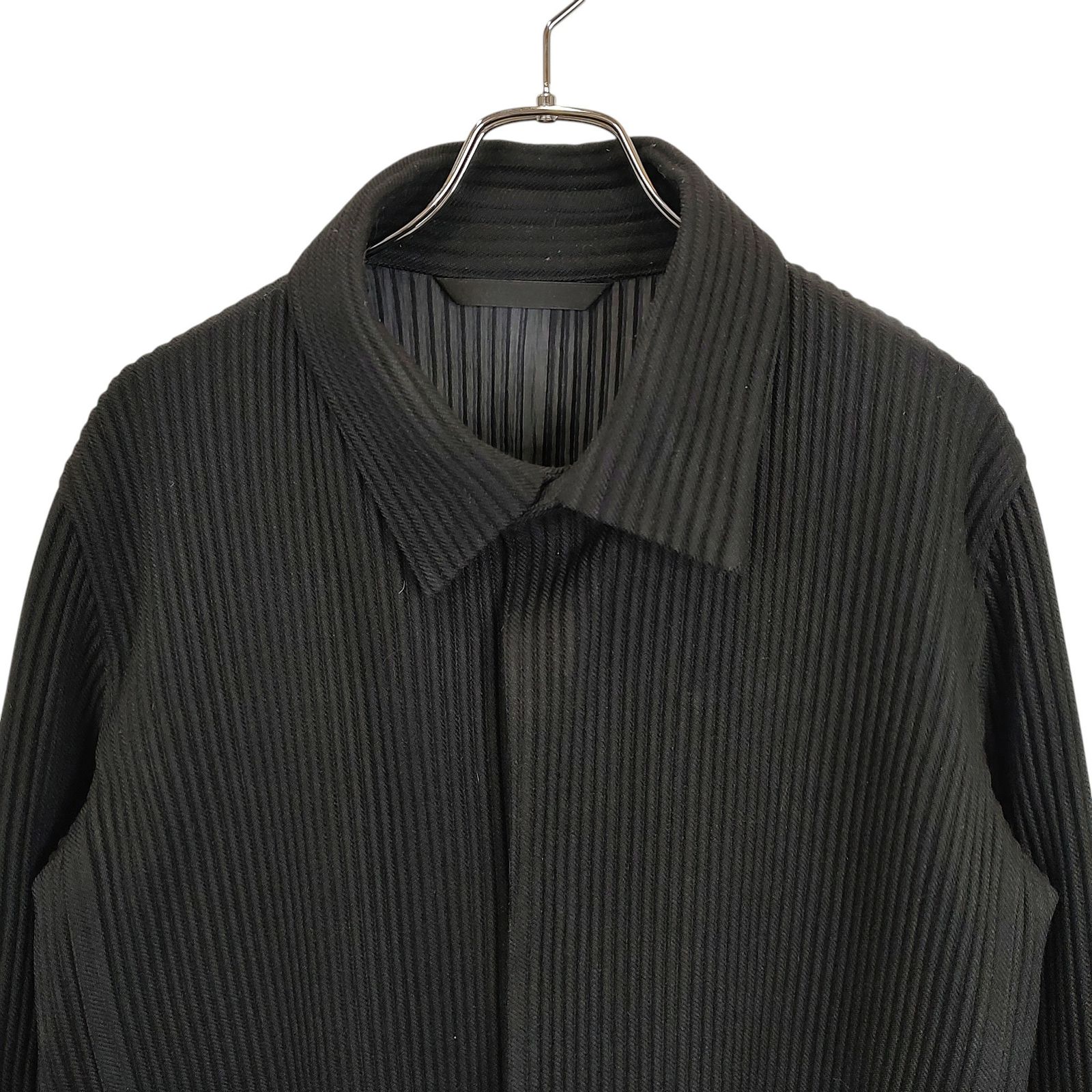 HOMME PLISSE ISSEY MIYAKE プリーツ コート 黒 Issey Miyake Hatching Pleats コート | ブラック | FARFETCH JP