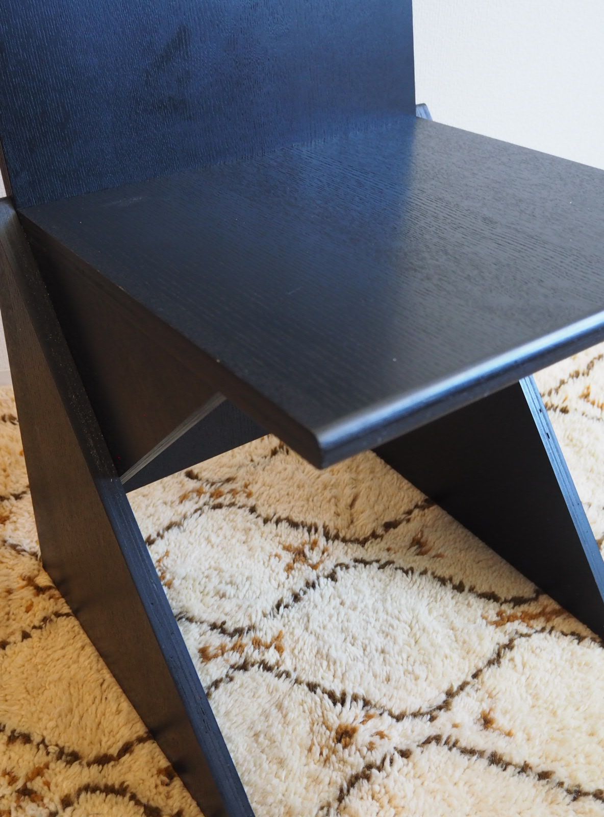 SANKAKU CHAIR by Kodai Iwamoto 岩元航大