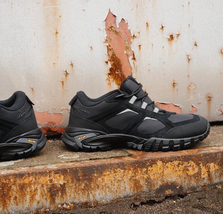 オークリー OAKLEY シエラトレイン SIERRA TERRAIN メンズ スニーカー