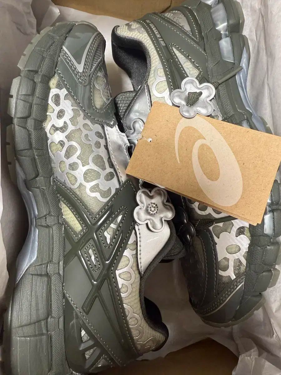 セシリア Cecilie Bahnsen(セシリーバンセン) Asics(アシックス) ゲル ゲル カヤノ 20
