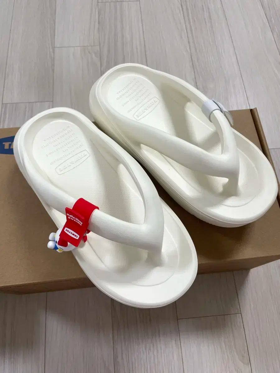 TAW&TOE(トーアンドトー) Zerovity Plumpy ハローキティ チャム
