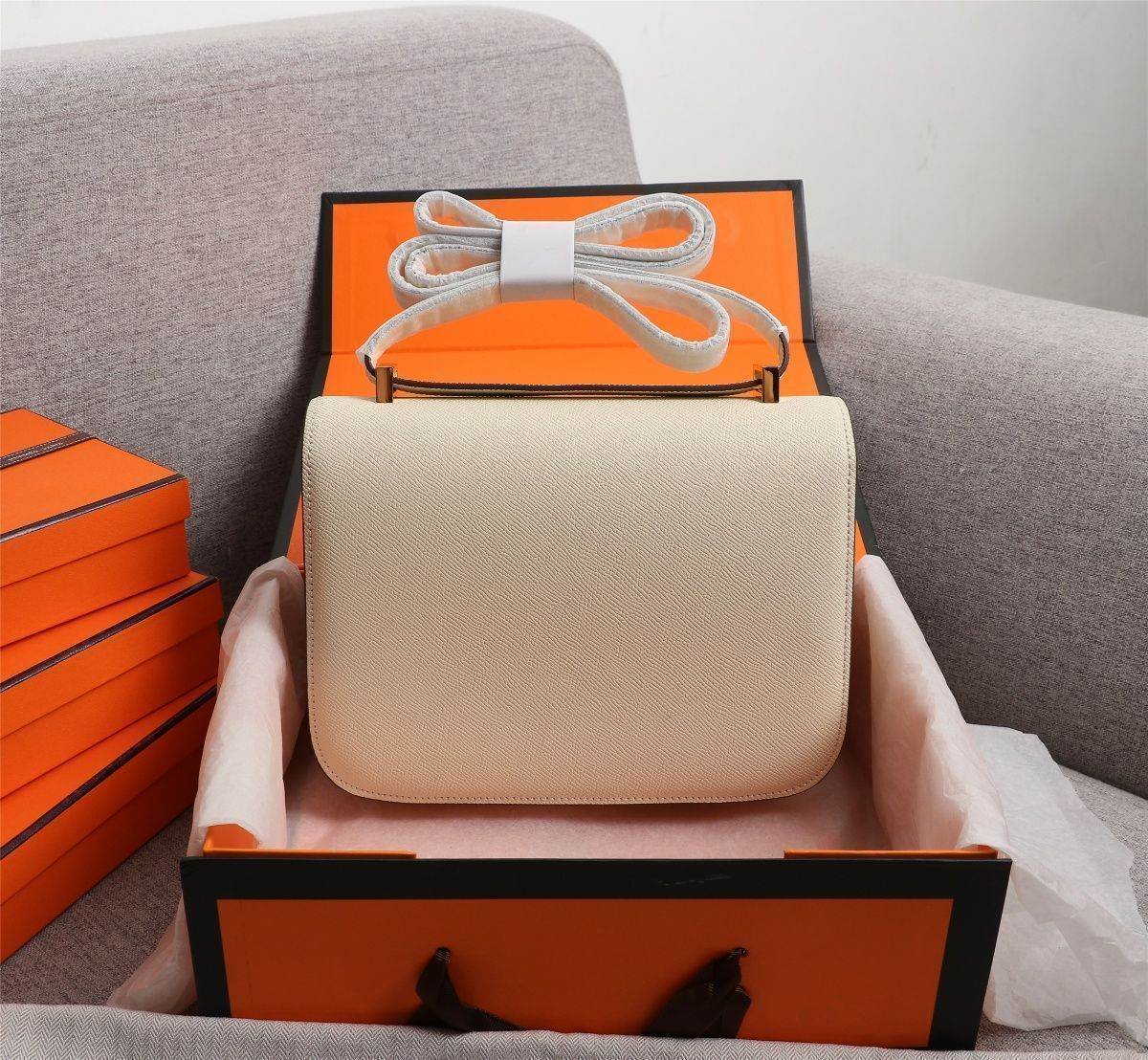 【新品未使用♡公式オンラインショップで在庫切れ エルメス ボディクリーム】 エルメス hermes クリーム ホワイト ゴールド バックル