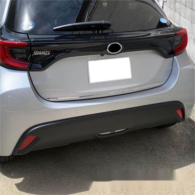 2020年式トヨタ ヤリス YARIS 304ステンレス製 リアゲート下部モール 後部装飾バー 美観＆保護