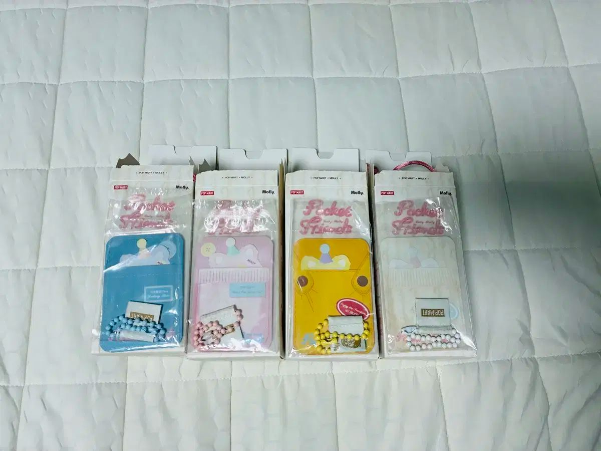 POP MART ポップマート MOLLY ポケット キーホルダー 4 犬