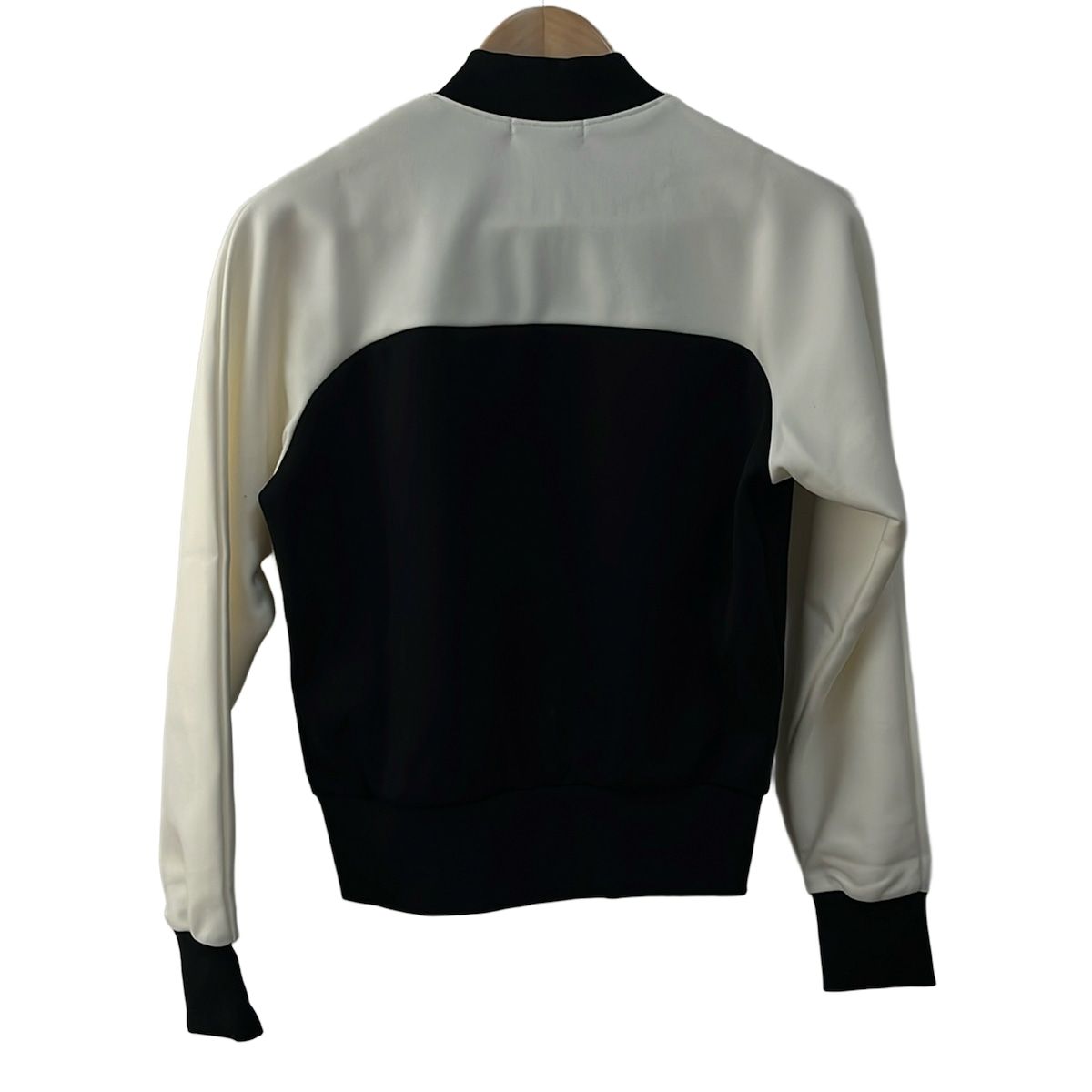 アイボリー×黒