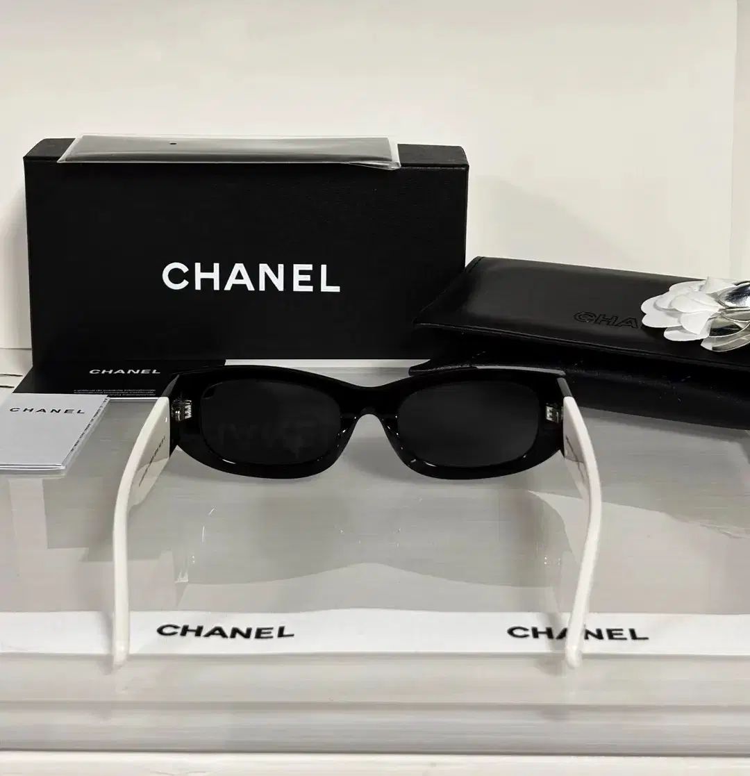 Chanel サングラス ブラック/ホワイト CHANEL CHANEL(シャネル) サングラス ブラックホワイト アン