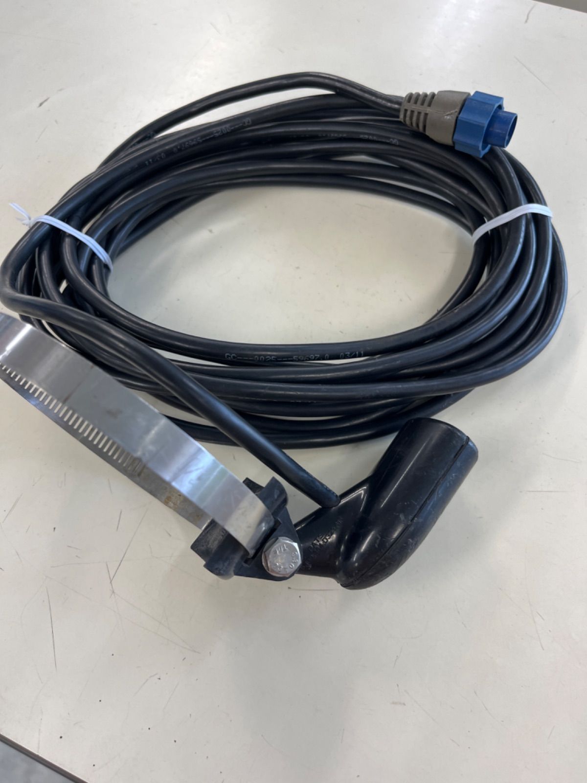 スキマー型振動子 HST-WSBL  ローランス Lowrance Amazon.com: Lowrance HST-WSBL TM Skimmer® Transducer