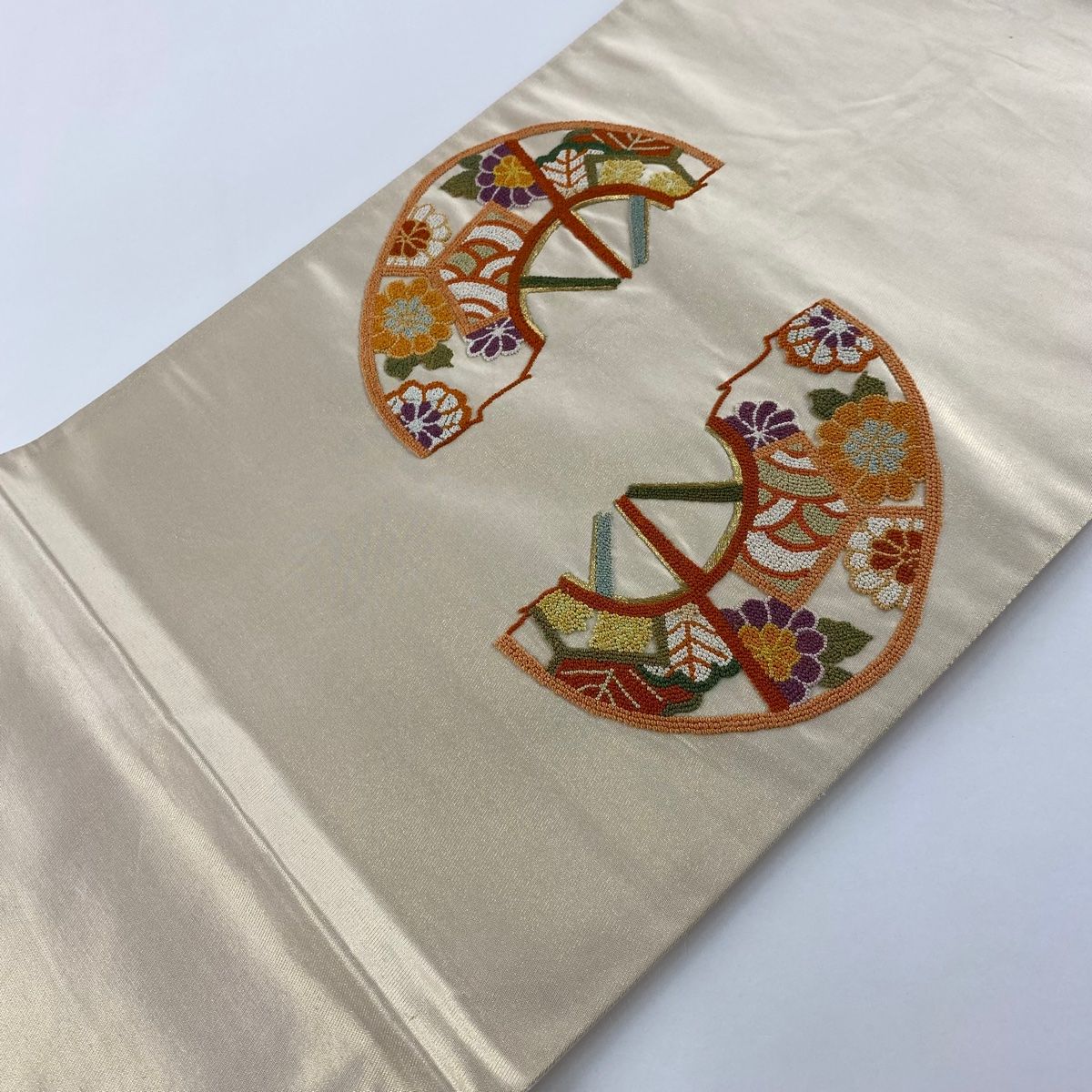 袋帯 秀品 関西仕立て 番傘 草花 相良刺繍 金糸 ベージュ お太鼓