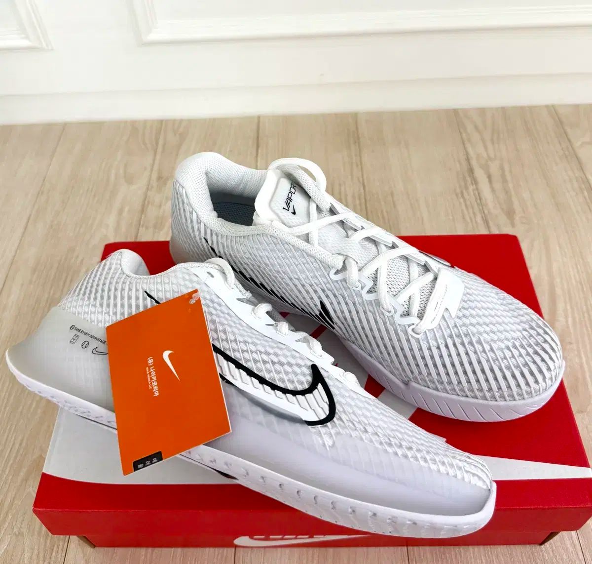 22.5㎝ ナイキ エアヴェイパー アドバンテージ 白/銀 AIR VAPOR ADVANTAGE 599364-100 ヴァイパー オールコート対応 WMNS ウィメンズ ナイキ ヴェイパーマックス 白の通販