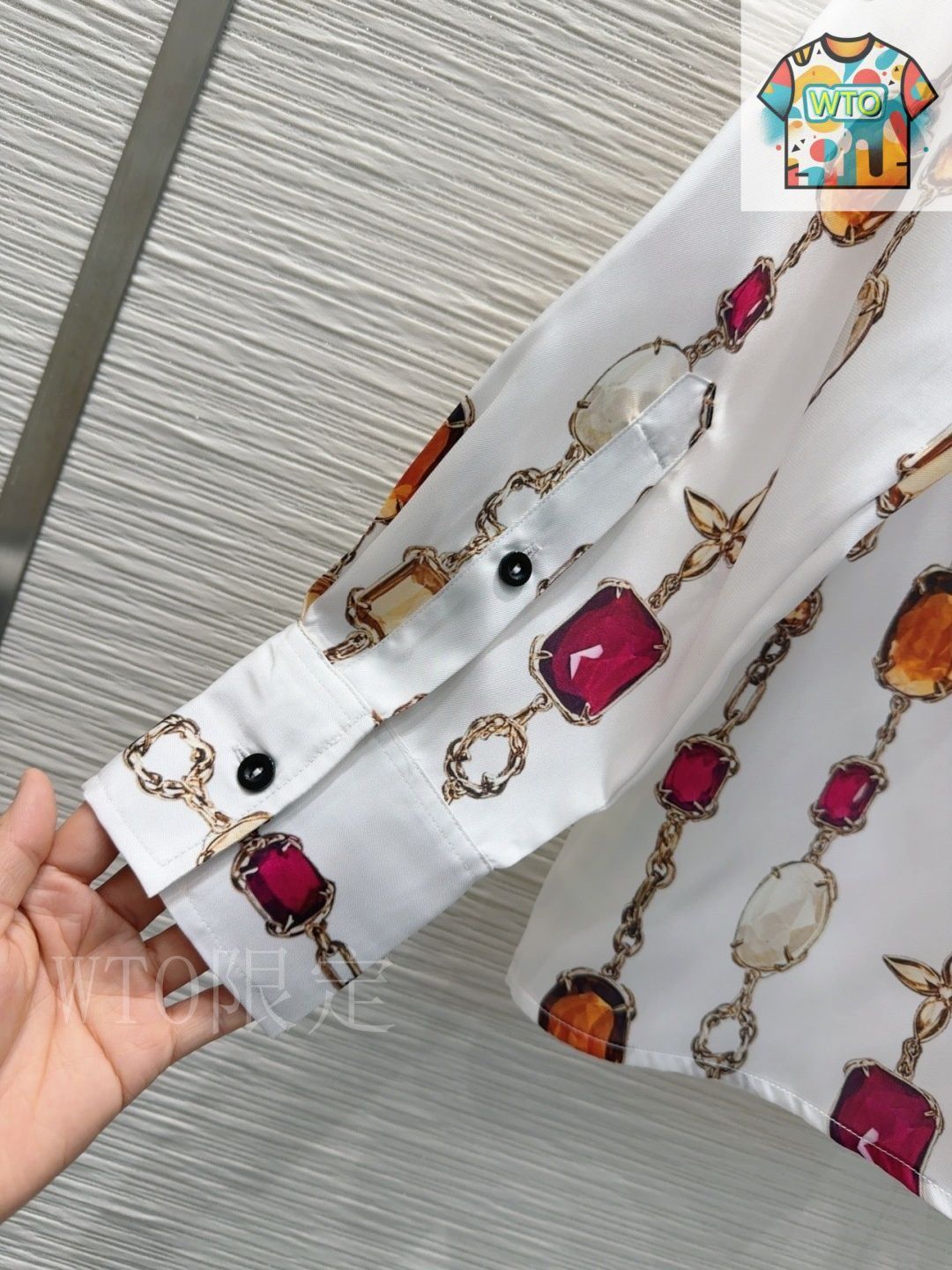 値下げ◾️新品同様◾️ルイヴィトン25SS モノグラムプリント シャツ 1AHVU0 25SS☆ルイヴィトン モノグラム ショートスリーブ シルクシャツ