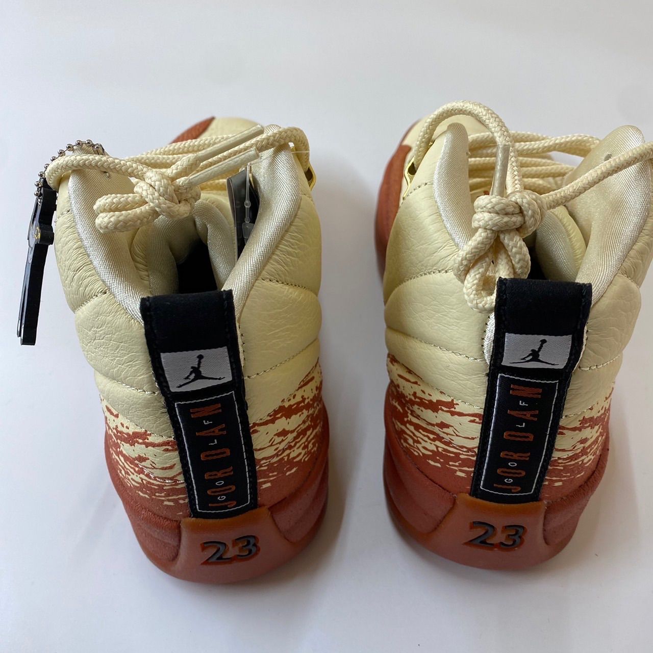 シューズ(男性用) Air Jordan 12 Muslin/Black Burnt Sunrise Eastside Golf × Nike Air Jordan 12 Muslin/Black Burnt
